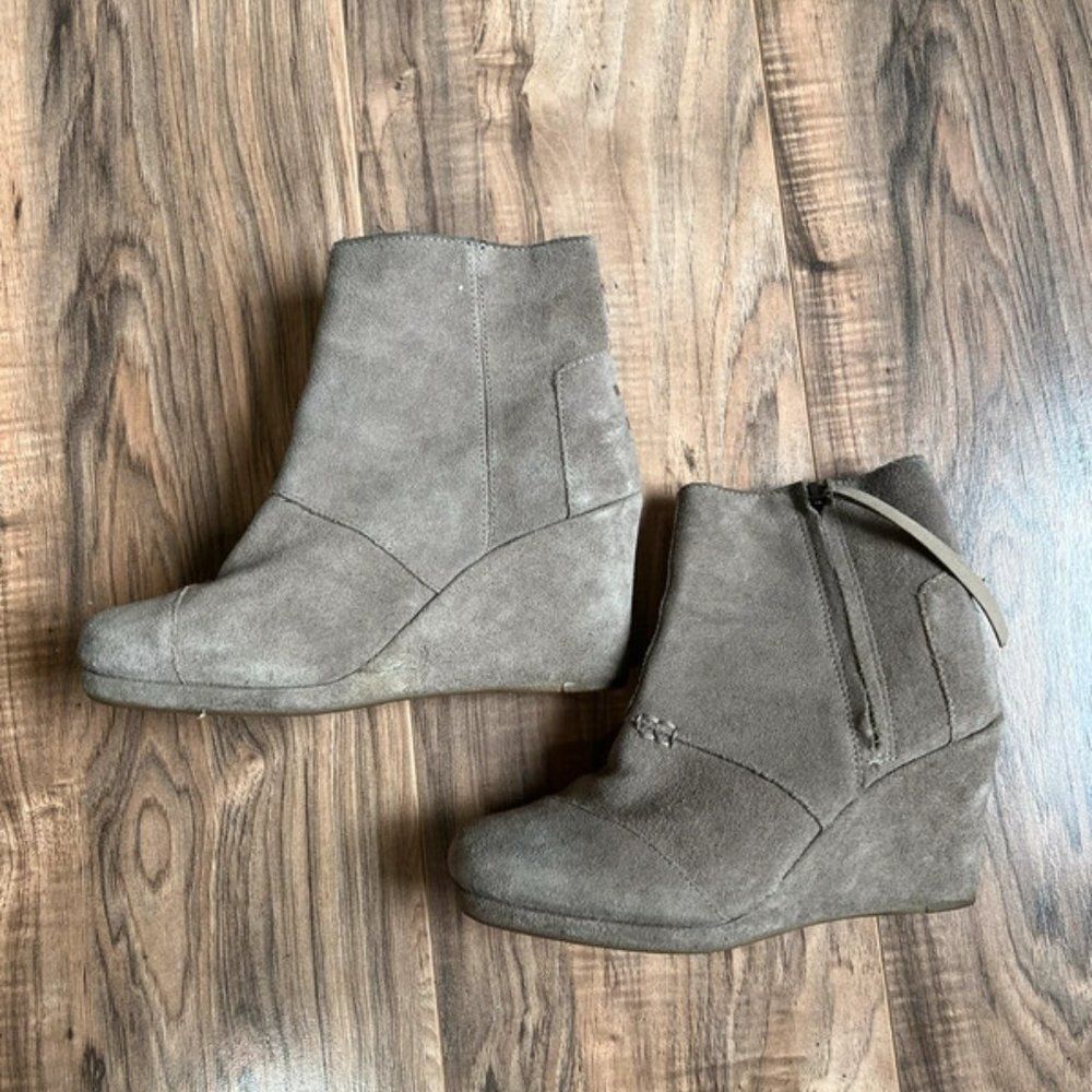 Toms wedge boots‎ size 6.5 W